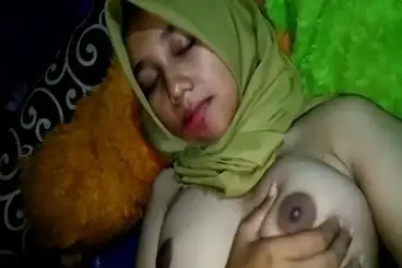 Bokep Indo Hijab Cantik Ukhty Sange Remas Toket